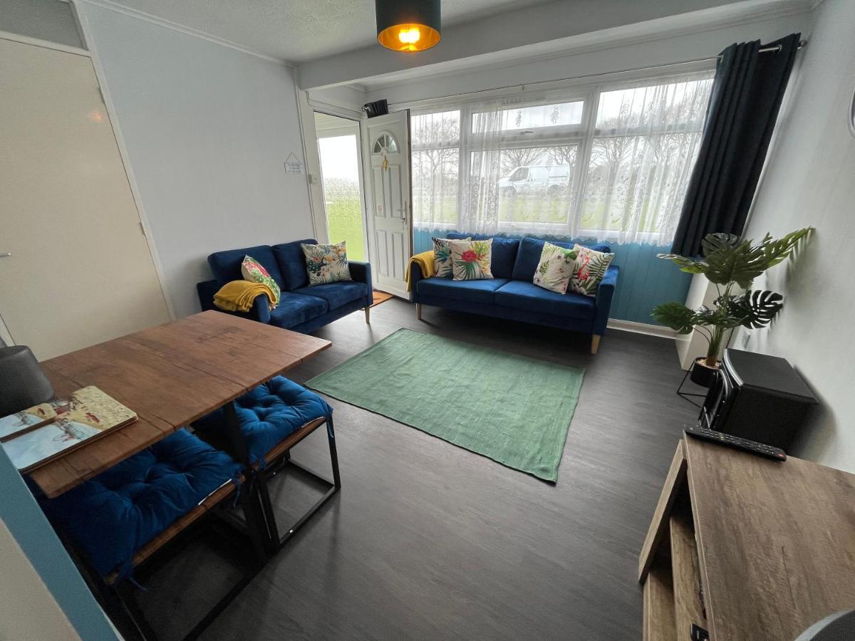 Macs Shack: Beachside Pet-Friendly Chalet with Entertainment Great Yarmouth Exterior photo